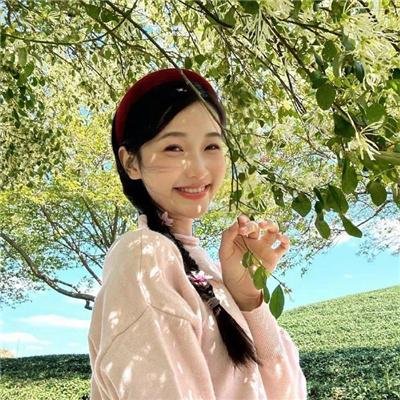 院子里的女人